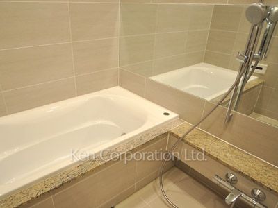 Bath ※Photo of the same layout on 30 floor. Decoration and fixture may differ.