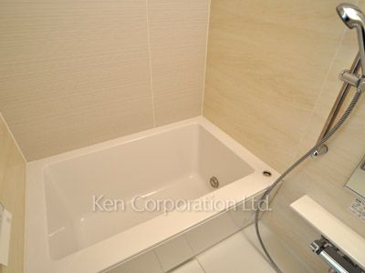 Bath ※Photo of the same layout on 4 floor. Decoration and fixture may differ.
