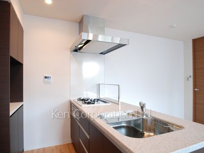 Kitchen ※Photo of the same layout on 3 floor. Decoration and fixture may differ.