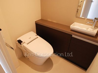 Lavatory ※Photo of the same layout on 3 floor. Decoration and fixture may differ.
