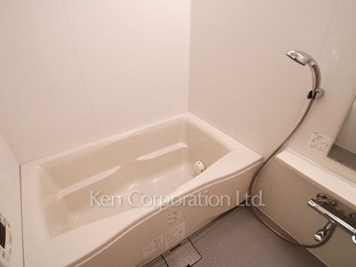 Bath ※Photo of the same layout on 18 floor. Decoration and fixture may differ.