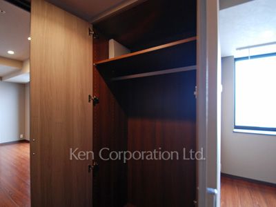 Closet ※Photo of the same layout on 18 floor. Decoration and fixture may differ.