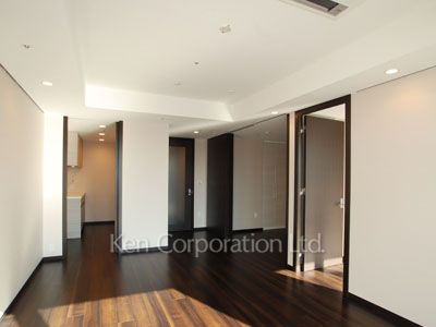 Living-Dining ※Photo of the same layout on 10 floor. Decoration and fixture may differ.