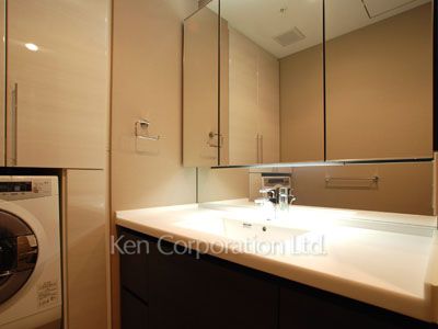 Powder Room ※Photo of the same layout on 10 floor. Decoration and fixture may differ.