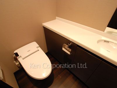 Lavatory ※Photo of the same layout on 10 floor. Decoration and fixture may differ.