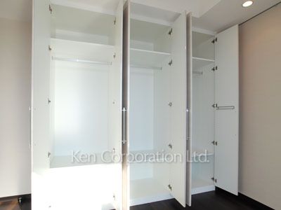Closet ※Photo of the same layout on 10 floor. Decoration and fixture may differ.
