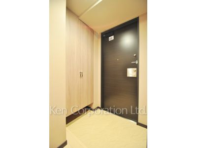 Entrance ※Photo of the same layout on 17 floor. Decoration and fixture may differ.