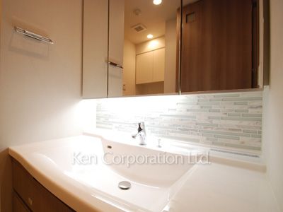 Powder Room ※Photo of the same layout on 4 floor. Decoration and fixture may differ.