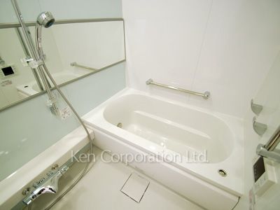 Bath ※Photo of the same layout on 4 floor. Decoration and fixture may differ.
