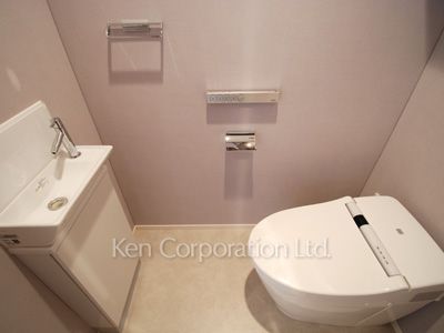 Lavatory ※Photo of the same layout on 4 floor. Decoration and fixture may differ.