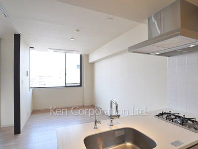 Living-Dining ※Photo of the same layout on 9 floor. Decoration and fixture may differ.