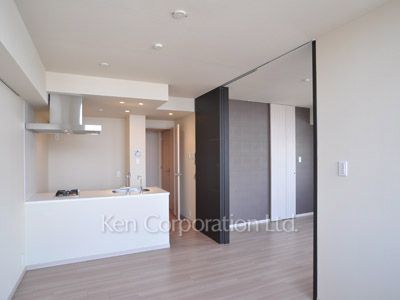 Living-Dining ※Photo of the same layout on 9 floor. Decoration and fixture may differ.