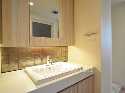 Powder Room ※Photo of the same layout on 9 floor. Decoration and fixture may differ.