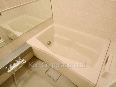 Bath ※Photo of the same layout on 6 floor. Decoration and fixture may differ.