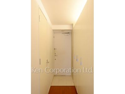 Entrance ※Photo of the same layout on 6 floor. Decoration and fixture may differ.