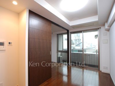 Living-Dining ※Photo of the same layout on 8 floor. Decoration and fixture may differ.