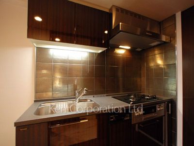Kitchen ※Photo of the same layout on 8 floor. Decoration and fixture may differ.