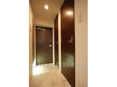 Entrance ※Photo of the same layout on 8 floor. Decoration and fixture may differ.