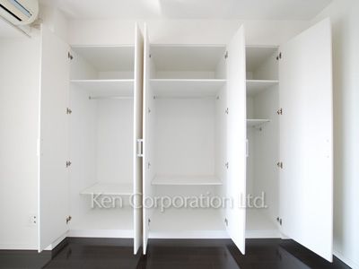 Closet ※Photo of the same layout on 13 floor. Decoration and fixture may differ.