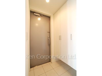 Entrance ※Photo of the same layout on 13 floor. Decoration and fixture may differ.