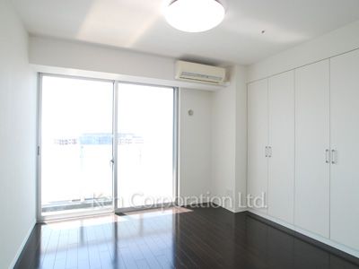 Bedroom ※Photo of the same layout on 13 floor. Decoration and fixture may differ.