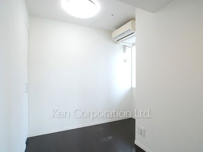 Service room (Extra room space) ※Photo of the same layout on 13 floor. Decoration and fixture may differ.