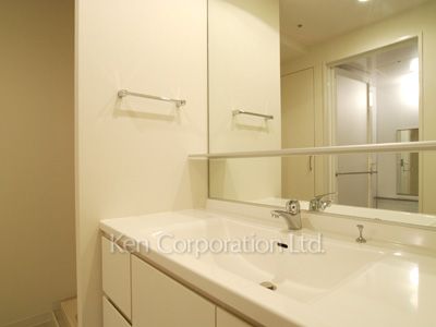 Powder Room ※Photo of the same layout on 13 floor. Decoration and fixture may differ.