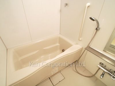 Bath ※Photo of the same layout on 13 floor. Decoration and fixture may differ.