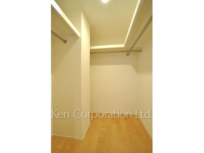 Closet ※Photo of the same layout on 5 floor. Decoration and fixture may differ.