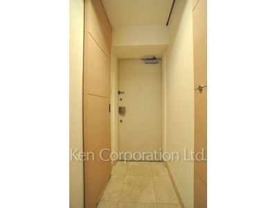 Entrance ※Photo of the same layout on 5 floor. Decoration and fixture may differ.