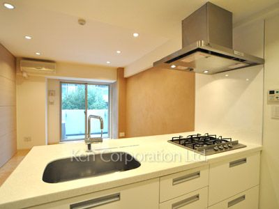 Kitchen ※Photo of the same layout on 5 floor. Decoration and fixture may differ.