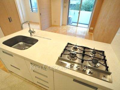 Kitchen ※Photo of the same layout on 5 floor. Decoration and fixture may differ.