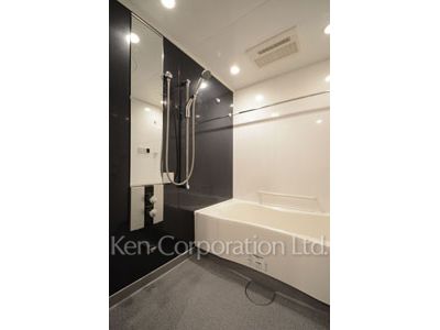 Bath ※Photo of the same layout on 4 floor. Decoration and fixture may differ.