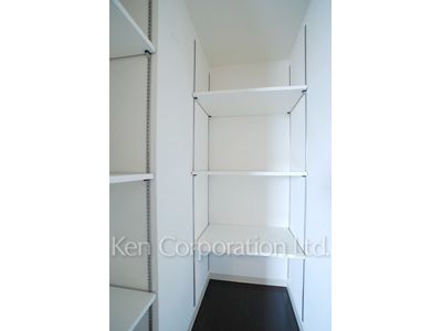 Closet ※Photo of the same layout on 4 floor. Decoration and fixture may differ.