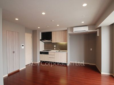 Living-Dining ※Photo of the same layout on 25 floor. Decoration and fixture may differ.