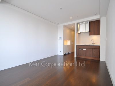 Living-Dining ※Photo of the same layout on 9 floor. Decoration and fixture may differ.