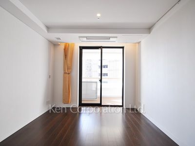 Living-Dining ※Photo of the same layout on 9 floor. Decoration and fixture may differ.
