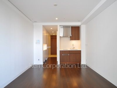 Living-Dining ※Photo of the same layout on 9 floor. Decoration and fixture may differ.
