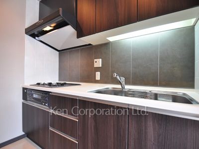 Kitchen ※Photo of the same layout on 17 floor. Decoration and fixture may differ.