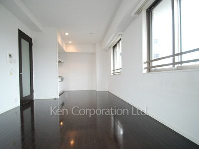 Living-Dining ※Photo of the same layout on 13 floor. Decoration and fixture may differ.
