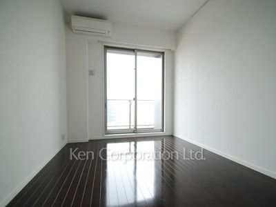 Bedroom ※Photo of the same layout on 13 floor. Decoration and fixture may differ.