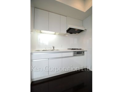 Kitchen ※Photo of the same layout on 13 floor. Decoration and fixture may differ.