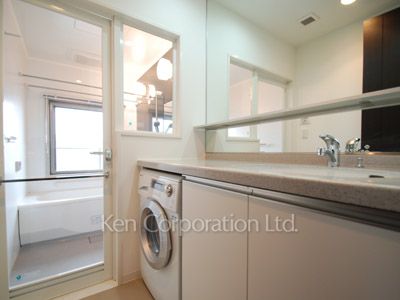 Powder Room ※Photo of the same layout on 13 floor. Decoration and fixture may differ.