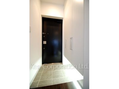 Entrance ※Photo of the same layout on 13 floor. Decoration and fixture may differ.