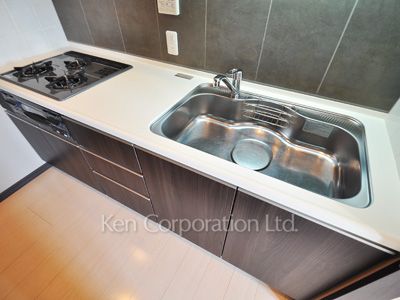 Kitchen ※Photo of the same layout on 17 floor. Decoration and fixture may differ.