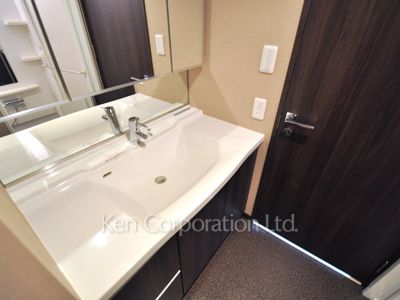 Powder Room ※Photo of the same layout on 17 floor. Decoration and fixture may differ.