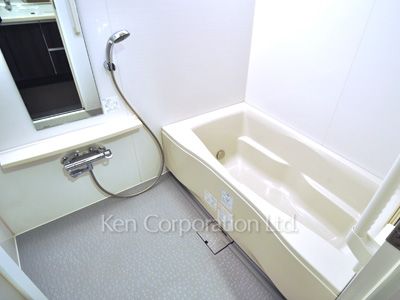 Bath ※Photo of the same layout on 17 floor. Decoration and fixture may differ.