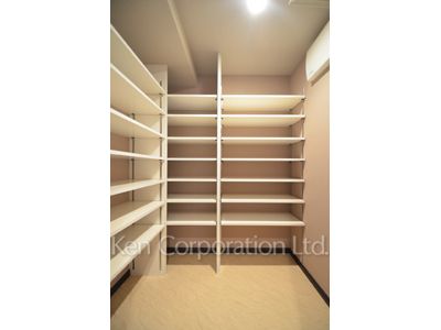 Closet ※Photo of the same layout on 17 floor. Decoration and fixture may differ.