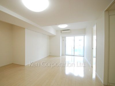 Living-Dining ※Photo of the same layout on 4 floor. Decoration and fixture may differ.