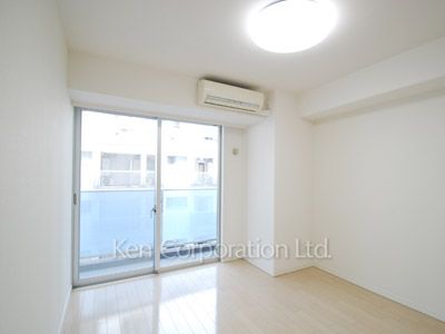 Bedroom ※Photo of the same layout on 4 floor. Decoration and fixture may differ.